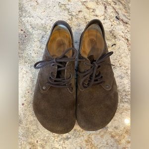Unisex size 41 Birkenstock Maine shoes. Brown only worn a few times.